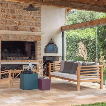 Villa Elegant Brac 4 Bedrooms Shoreline Serenity Stunning Sea Views Walking Distance To
