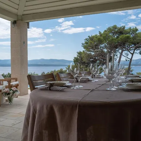 Elegant Brac 4 Bedrooms Shoreline Serenity Stunning Sea Views Walking Distance To Villa *