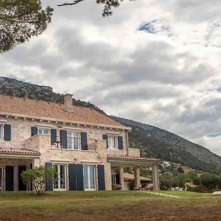 Elegant Brac 4 Bedrooms Shoreline Serenity Stunning Sea Views Walking Distance To Villa Murvica (Brac)