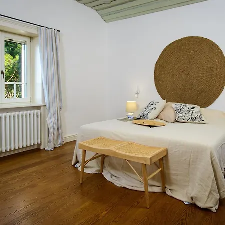 Elegant Brac 4 Bedrooms Shoreline Serenity Stunning Sea Views Walking Distance To Villa *