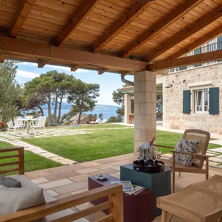 Elegant Brac 4 Bedrooms Shoreline Serenity Stunning Sea Views Walking Distance To Villa Murvica (Brac)