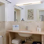 Elegant Brac 4 Bedrooms Shoreline Serenity Stunning Sea Views ヴィラ *