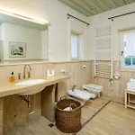 ヴィラ Elegant Brac 4 Bedrooms Shoreline Serenity Stunning Sea Views ムーヴィクサ