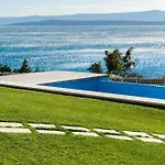 ヴィラ Elegant Brac 4 Bedrooms Shoreline Serenity Stunning Sea Views ムーヴィクサ