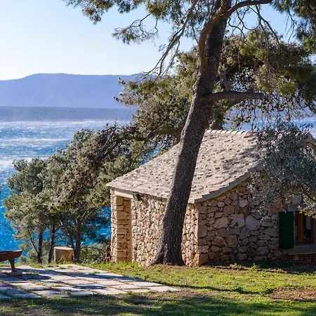 Beachfront Oasis: Elegant Brac Retreat With Sea Views Villa Murvica (Brac)