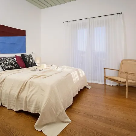 Villa Beachfront Oasis: Elegant Brac Retreat With Sea Views