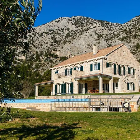 Beachfront Oasis: Elegant Brac Retreat With Sea Views * Murvica (Brac)