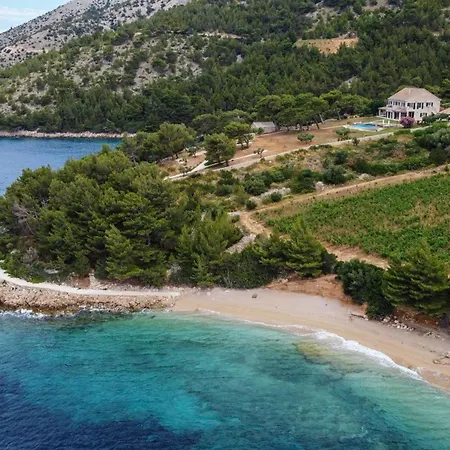 Villa Beachfront Oasis: Elegant Brac Retreat With Sea Views