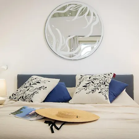 Elegant Brac 4 Bedrooms Shoreline Serenity Stunning Sea Views Walking Distance To Murvica (Brac)