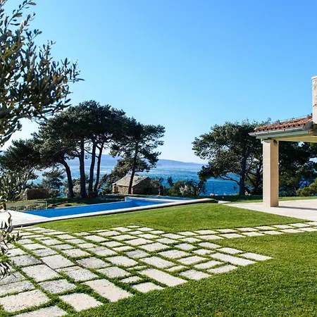 Elegant Brac 4 Bedrooms Shoreline Serenity Stunning Sea Views Walking Distance To 무르비카